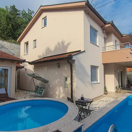 Vele With Pool